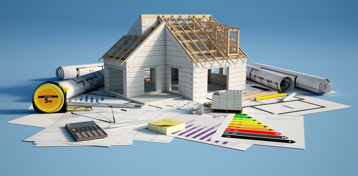 Schéma de maison avec plans et étiquette énergie